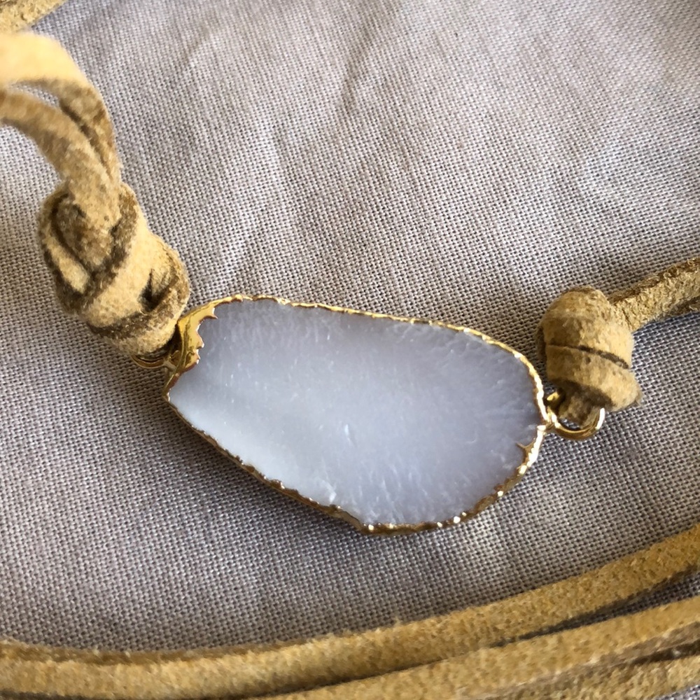 Druzy gemstone tan suede bracelet - Picture 3 of 5